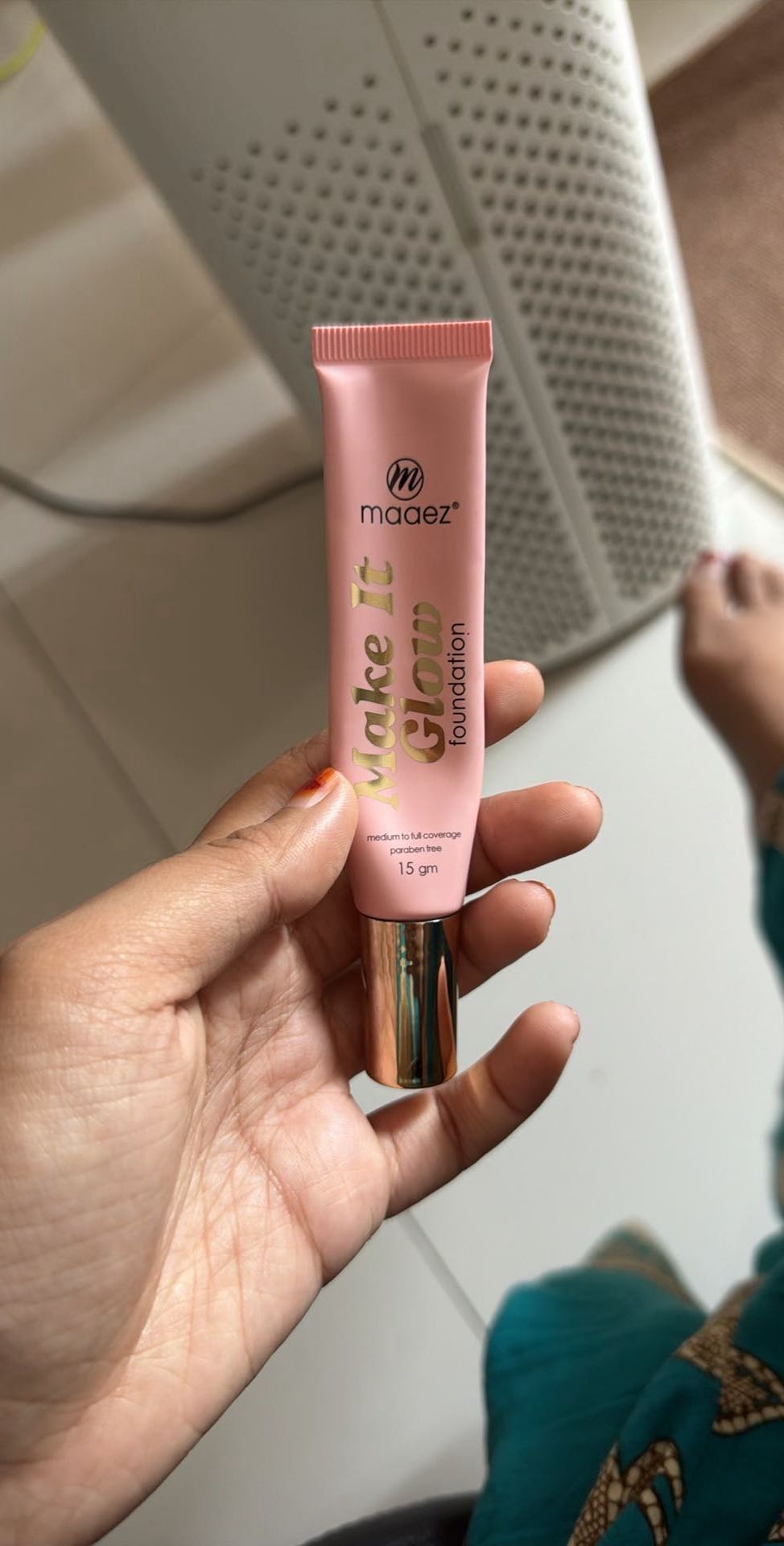 Make It Glow foundation 15 gm